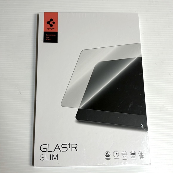 Spigen Tempered Glass Screen Protector GlasTR Slim Designed for MacBook Pro 16" - Picture 2 of 4